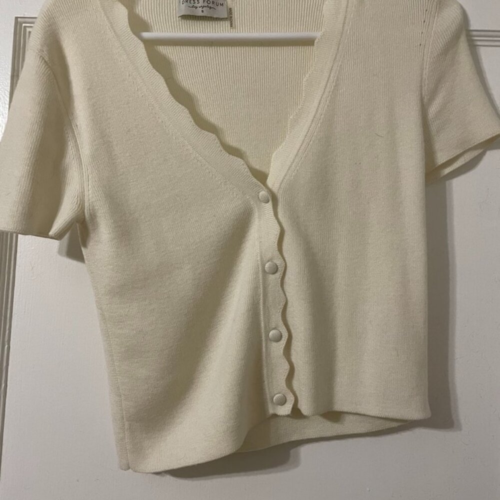 Dress Forum White Cropped Button Up Blouse